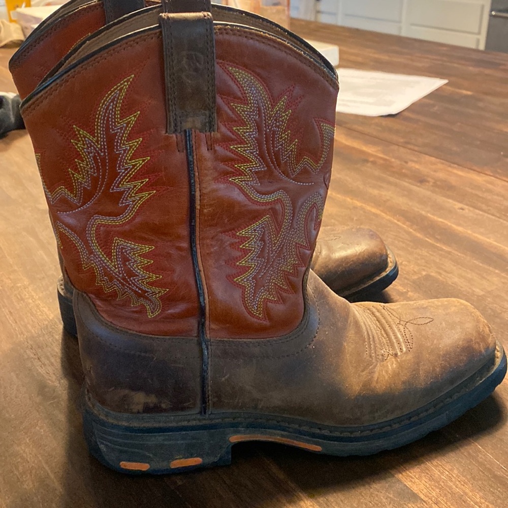 Youth size 4.5 Ariat boots